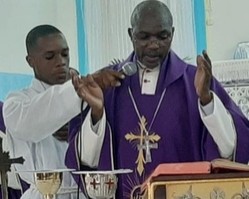 Restos mortais do Padre José Pomba foram sepultados no cemitério da Chibia.