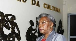 Ministra da cultura reúne com directores de Museus 