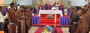 Fiéis em Luanda rende homenagem ao Frei Menga