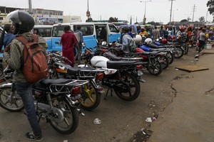 Forças políticas na oposição consideram errada e precipitada medida que impede circulação de moto-taxis