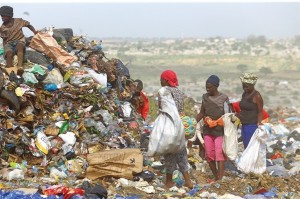 Disputa do lixo em aterro sanitário em Luanda resulta em morte