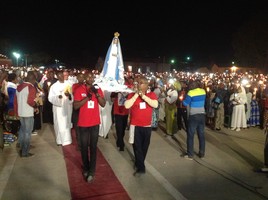 Celebração da luz animada com fé e oração no santuário da Muxima