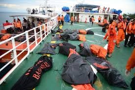 Autoridades da Malásia resgatam 27 pessoas após naufrágio
