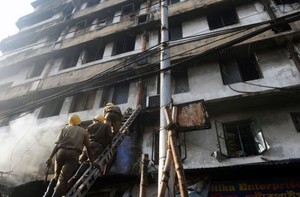 Dezanove pessoas mortas em incêndio em mercado ilegal de Calcutá