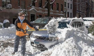 Prédios e escolas permanecem fechados em Washington após nevasca