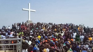 Nigéria: Diocese de Enugu crismou “quase mil cristãos” no mesmo dia, apesar da perseguição religiosa