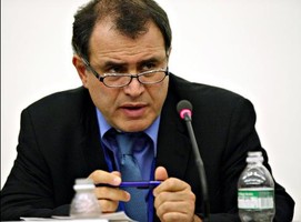 Economista Nouriel Roubinidiz que austeridade 