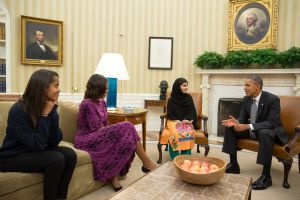 Casal Obama recebeu Malala na Casa Branca