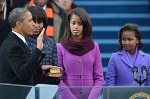 Obama toma posse com discurso de esperança e união