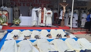 12 Diáconos ordenados no Huambo, Bispo ordenante apela responsabilidade dos servos
