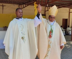 Clero de Ondjiva ganha novo Sacerdote