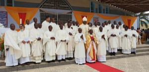 Dom Belmiro Ordena 1ºs ministros, na qualidade de bispo diocesano