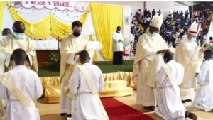 A Messe é Grande: Cabinda Ganha 4 sacerdotes