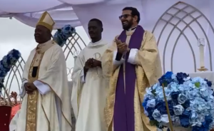 Pe. Bezerra toma posse como pároco de Santa Teresinha do menino Jesus