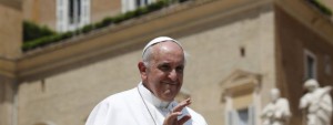 Igreja Papa denuncia culto do dinheiro e ditadura da economia