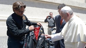 Desta vez a surpresa foi para o Papa. Francisco recebe duas Harley Davidson