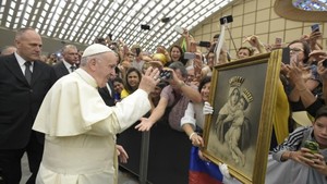 Invocar o nome de Deus sem hipocrisias Papa na audiência geral