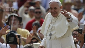 A paz é para ser doada. A fofoca não é obra do Espírito Santo Papa na audiência Geral