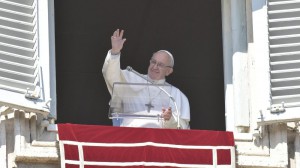 “Sejamos testemunhas da felicidade de Deus, não de ídolos” Papa no Angelus 