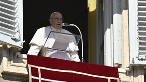 Papa alerta para «ganância» e «vaidade», sublinhando importância de momentos de silêncio e interioridade