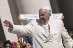 Papa chega a Arménia como servo do evangelho e mensageiro da paz