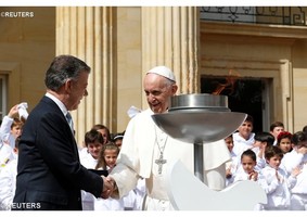 Papa encontra as autoridades e a sociedade civil colombiana