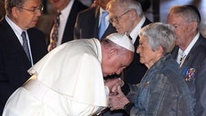 Papa Francisco comovido reza para tragedia igual não volte acontecer 