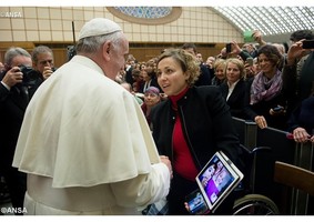 Comunicar à pessoa toda, sem propor soluções apressadas - Papa aos membros da 