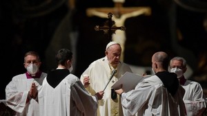 Papa aos consagrados: abrir os braços a Cristo e aos irmãos, sem deixar roubar a alegria