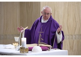 Cruz não é só símbolo de pertença, mas sinal do amor de Deus diz Papa