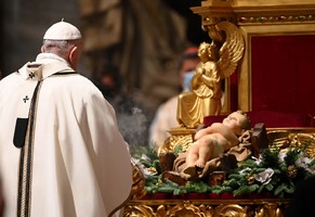 Papa convida a olhar para lá do sucesso e do dinheiro, para superar dificuldades da vida