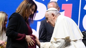 Papa: família, antídoto contra a pobreza e o inverno demográfico