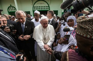 Inaugurado hospital de Bangui Papa deixa uma mensagem” quem serve os doentes com amor, serve Jesus”