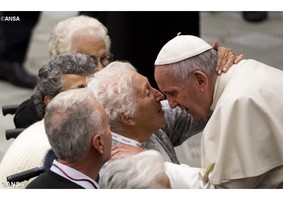 Um povo que não protege os idosos é um povo que não tem futuro, apela Papa 