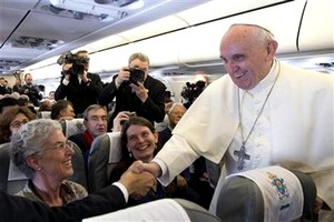 Papa desafia jornalistas a noticiar realidades que estão fora dos “grandes centros”