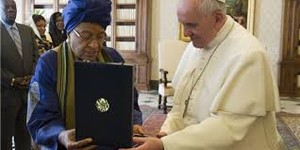 Papa reuniu-se com a presidente da Libéria