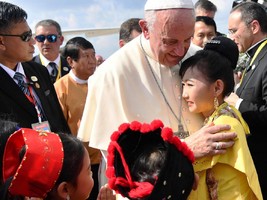 Papa chegou a Rangum para visita inédita