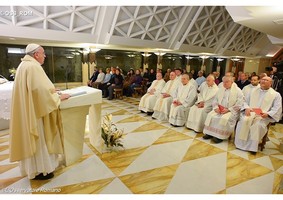 Papa dedica Missa em S. Marta às vítimas de Paris