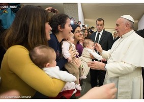 Papa assinala Dia da Mulher com mensagem de gratidão