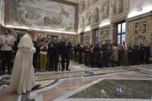 Papa realça importância de “incluir” e “dignificar” através da educação