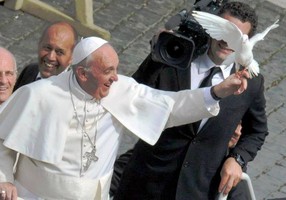 Papa propõe “não-violência” para resolver crises político-militares