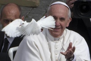 Papa propõe «não-violência» para resolver crises político-militares
