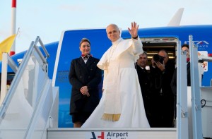 Papa Leão XIV inicia sua primeira viagem apostólica