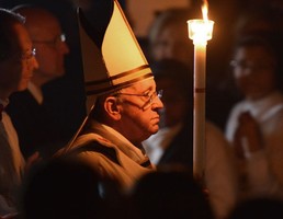 Cristo está vivo e «quer ressurgir em tantos rostos que sepultaram a esperança»