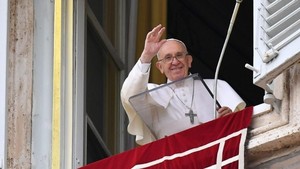 Diante da violência e da injustiça, a Igreja deve ser fiel à sua missão de evangelização e serviço diz Papa