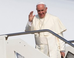 Papa está a caminho de Portugal