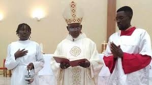 Na festa do corpo e sangue de cristo Núncio apostólico no Paquistão visita paróquia do Carmo