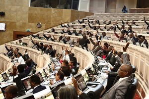 Feriados Nacionais aprovação da lei adiada no parlamento  