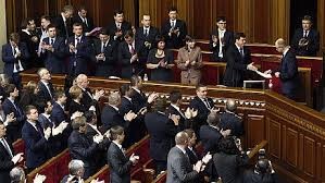 Parlamento aprova novo governo na Ucrânia