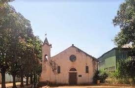 Próximas chuvas podem deitar à baixo paredes da mais antiga igreja de Saurimo.